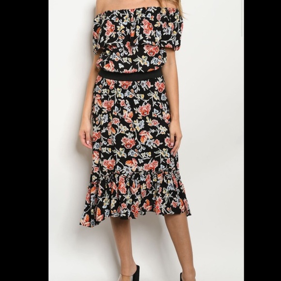 Off The Shoulder Floral Dress - Picture 3 of 4